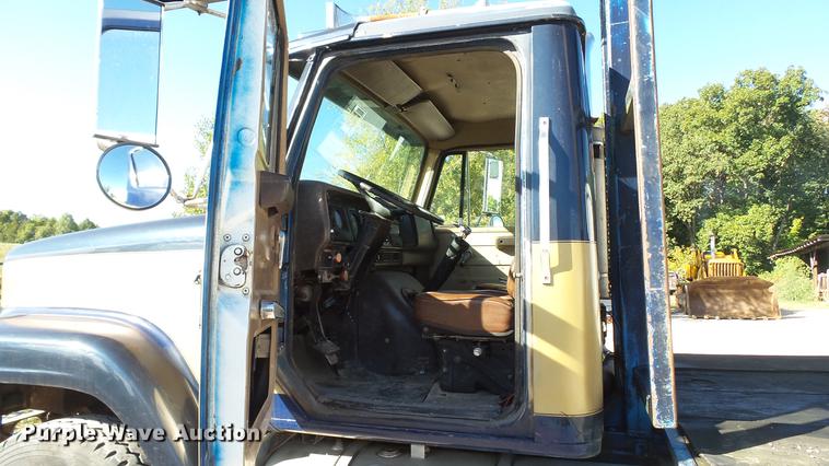 image for item DE4882 1978 International S2500 crane truck