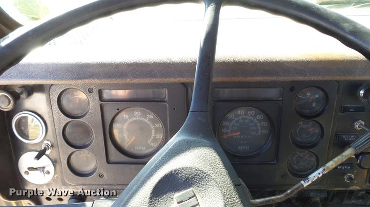 image for item DE4882 1978 International S2500 crane truck