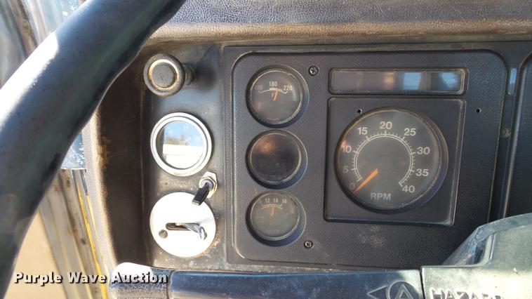 image for item DE4882 1978 International S2500 crane truck