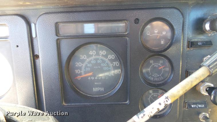 image for item DE4882 1978 International S2500 crane truck