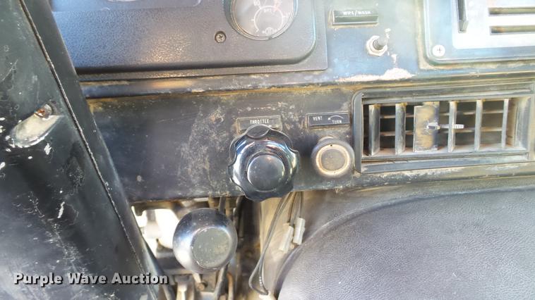 image for item DE4882 1978 International S2500 crane truck