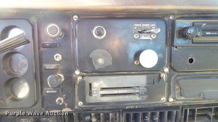 image for item DE4882 1978 International S2500 crane truck