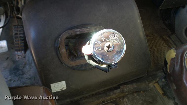 image for item DE4882 1978 International S2500 crane truck