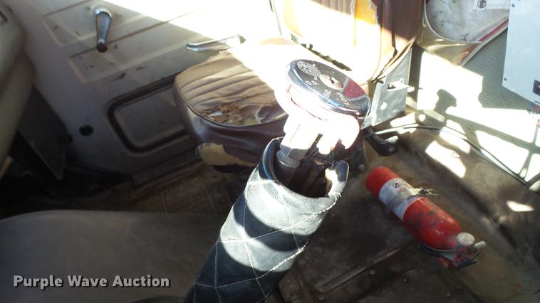 image for item DE4882 1978 International S2500 crane truck