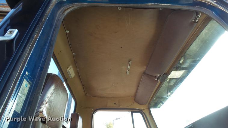 image for item DE4882 1978 International S2500 crane truck