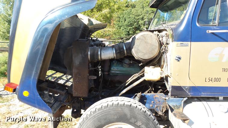 image for item DE4882 1978 International S2500 crane truck