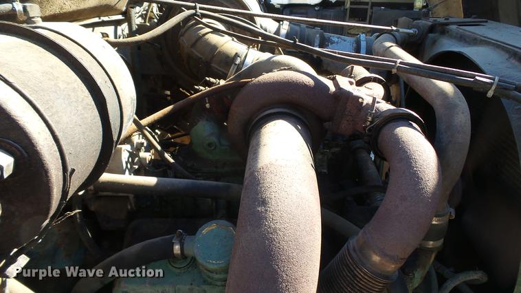 image for item DE4882 1978 International S2500 crane truck