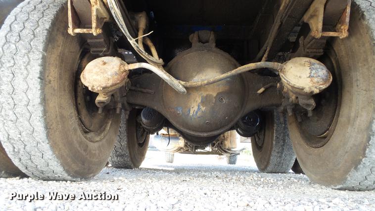 image for item DE4882 1978 International S2500 crane truck