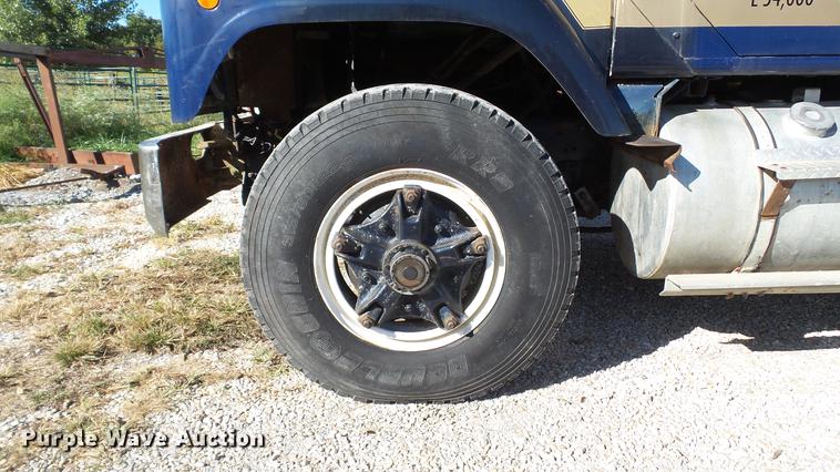 image for item DE4882 1978 International S2500 crane truck