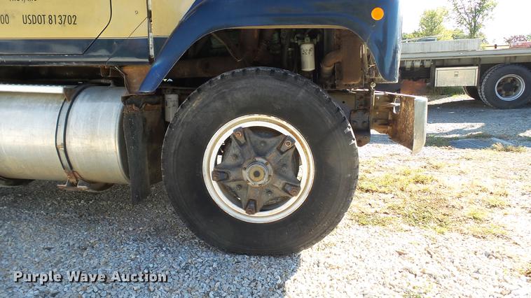 image for item DE4882 1978 International S2500 crane truck