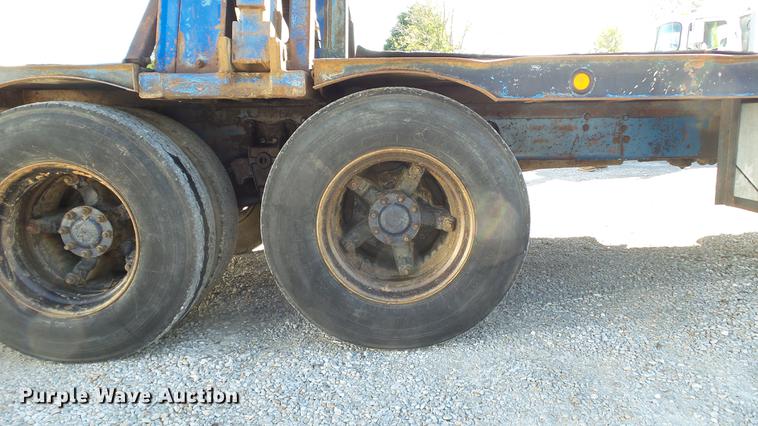 image for item DE4882 1978 International S2500 crane truck