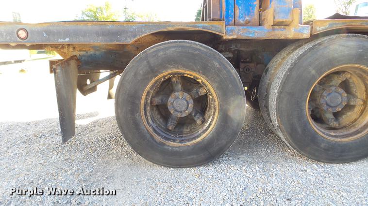 image for item DE4882 1978 International S2500 crane truck