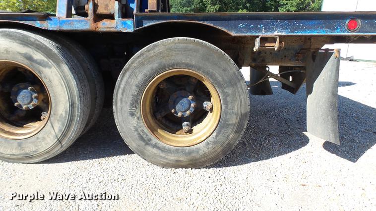 image for item DE4882 1978 International S2500 crane truck