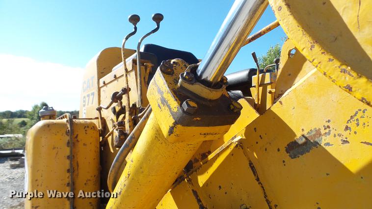 image for item DE4883 1966 Caterpillar 977H track loader
