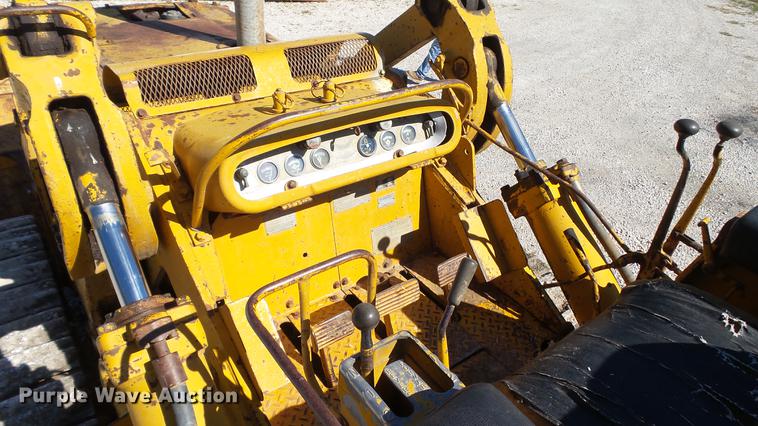 image for item DE4883 1966 Caterpillar 977H track loader