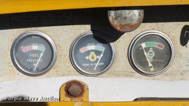 image for item DE4883 1966 Caterpillar 977H track loader