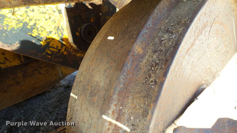 image for item DE4883 1966 Caterpillar 977H track loader