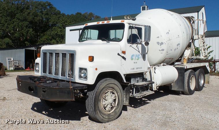 image for item DE4884 1994 International 2574 ready mix truck