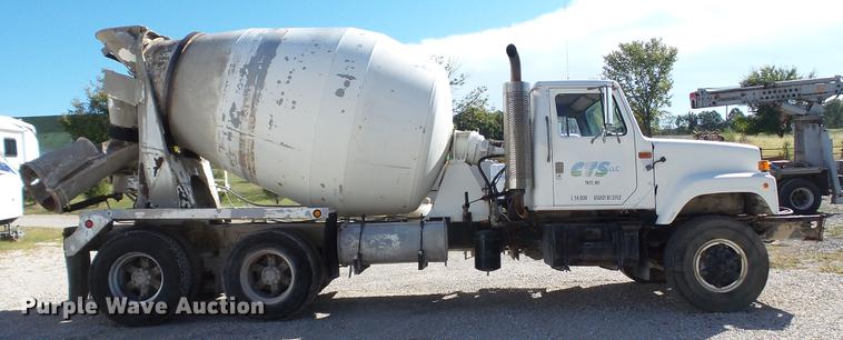 image for item DE4884 1994 International 2574 ready mix truck
