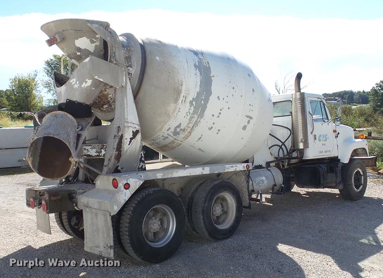 image for item DE4884 1994 International 2574 ready mix truck