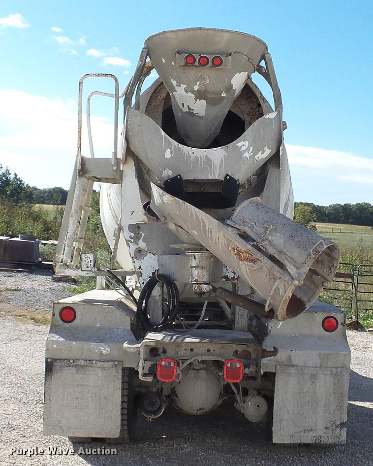 image for item DE4884 1994 International 2574 ready mix truck