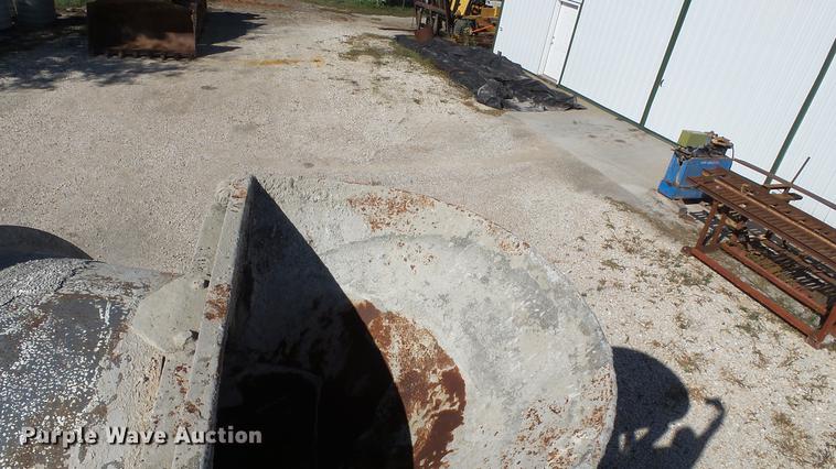 image for item DE4884 1994 International 2574 ready mix truck