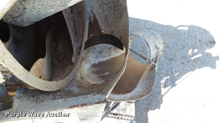 image for item DE4884 1994 International 2574 ready mix truck