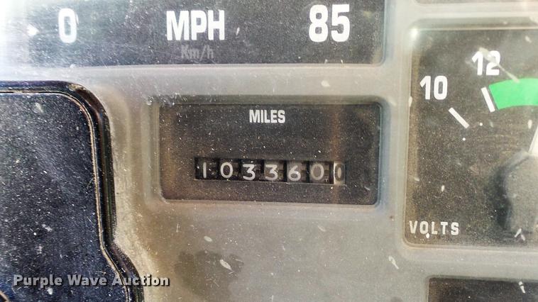 image for item DE4884 1994 International 2574 ready mix truck