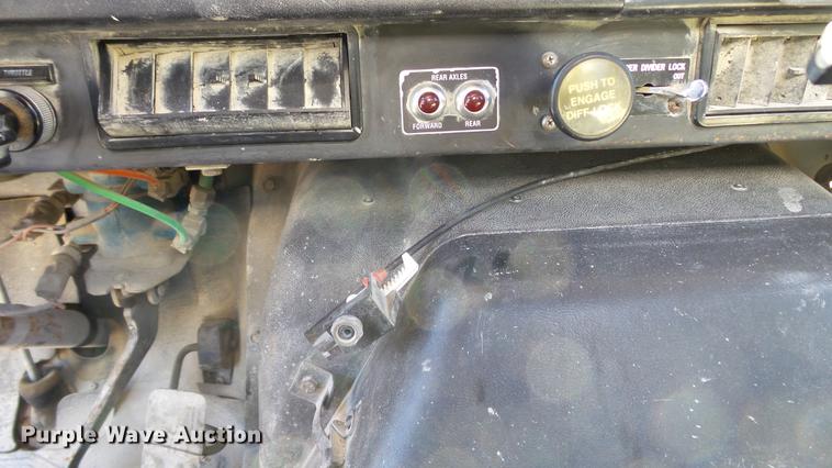 image for item DE4884 1994 International 2574 ready mix truck