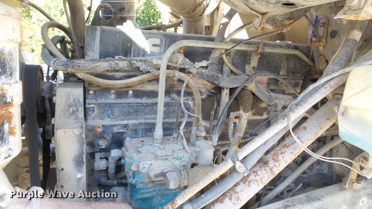 image for item DE4884 1994 International 2574 ready mix truck