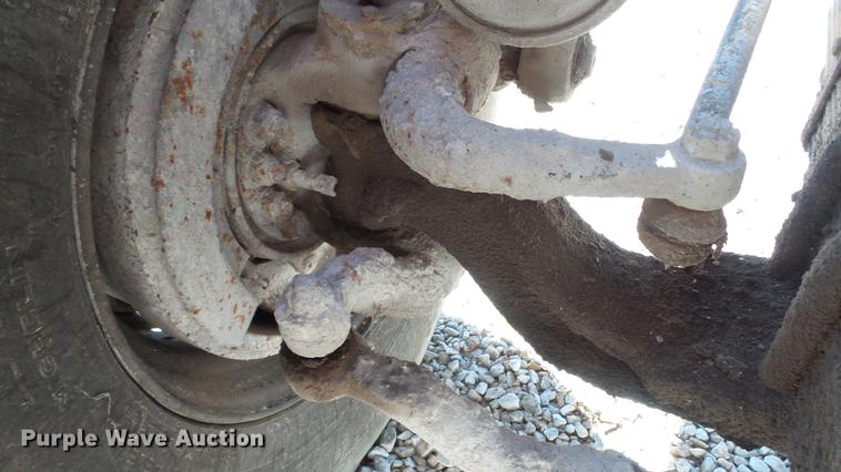 image for item DE4884 1994 International 2574 ready mix truck