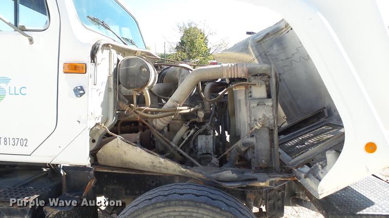 image for item DE4884 1994 International 2574 ready mix truck