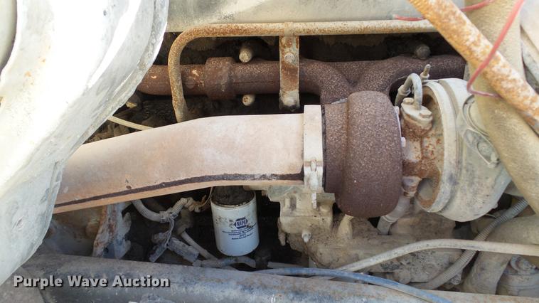 image for item DE4884 1994 International 2574 ready mix truck