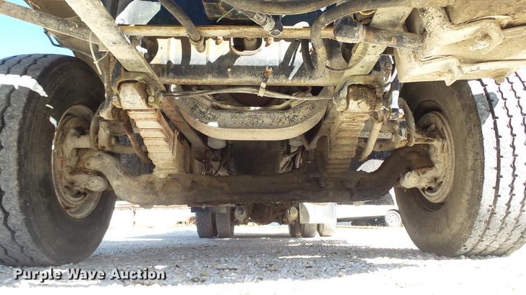 image for item DE4884 1994 International 2574 ready mix truck