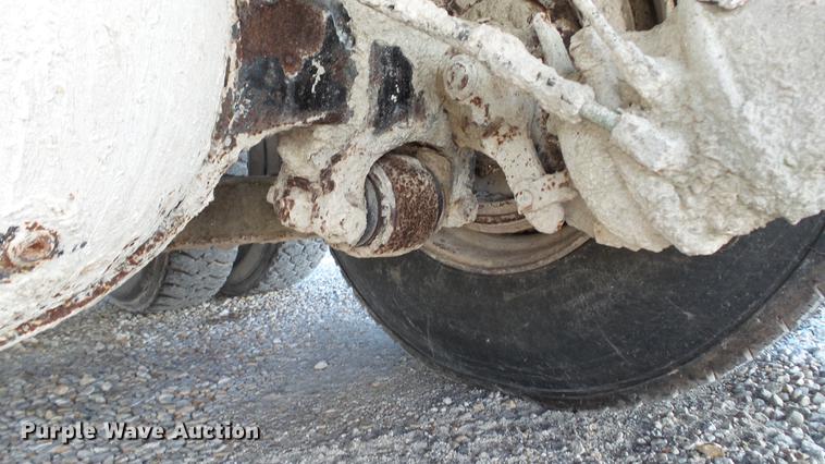 image for item DE4884 1994 International 2574 ready mix truck