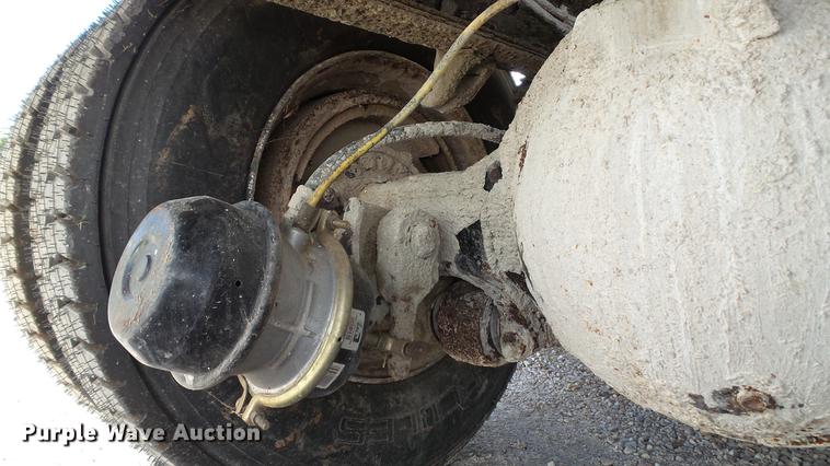 image for item DE4884 1994 International 2574 ready mix truck