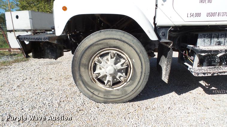 image for item DE4884 1994 International 2574 ready mix truck