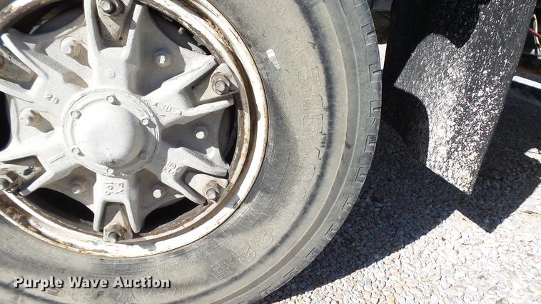 image for item DE4884 1994 International 2574 ready mix truck