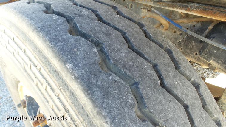 image for item DE4884 1994 International 2574 ready mix truck