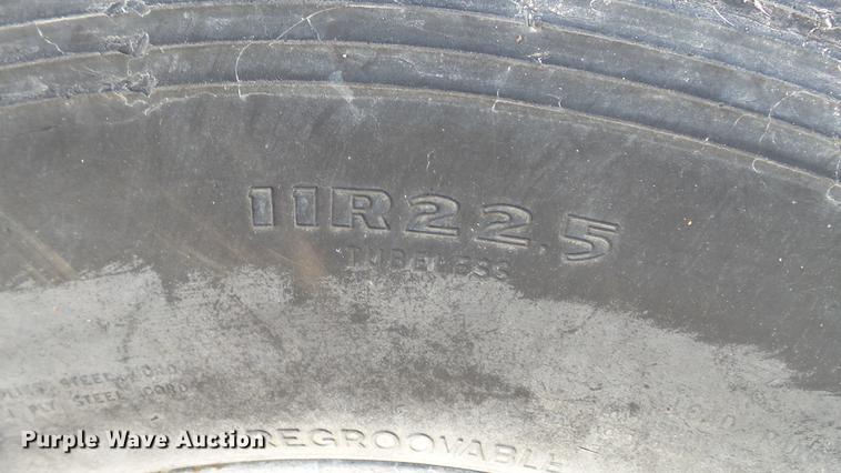 image for item DE4884 1994 International 2574 ready mix truck