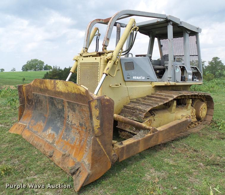 image for item DE5233 1993 Komatsu D65EX-12 dozer