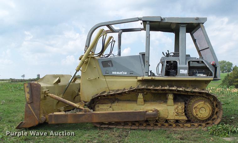 image for item DE5233 1993 Komatsu D65EX-12 dozer