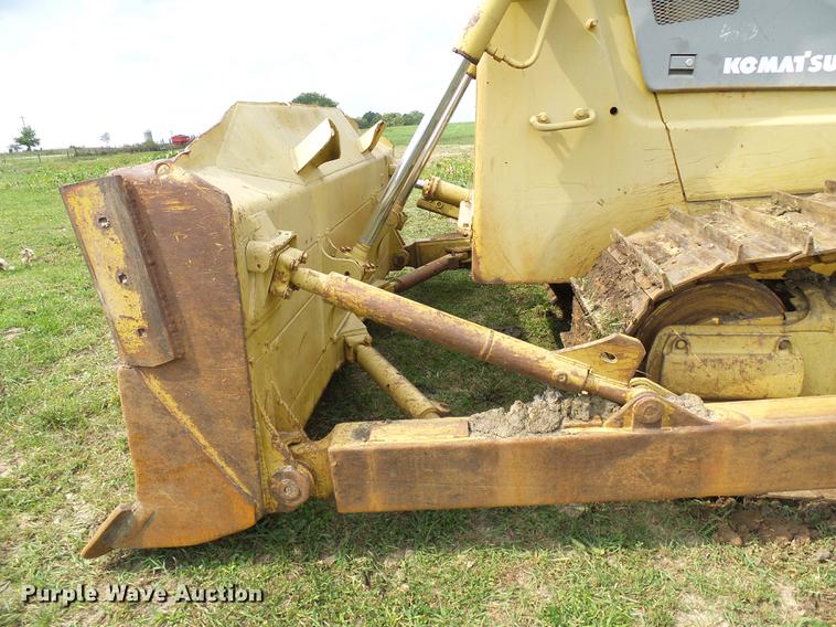 image for item DE5233 1993 Komatsu D65EX-12 dozer