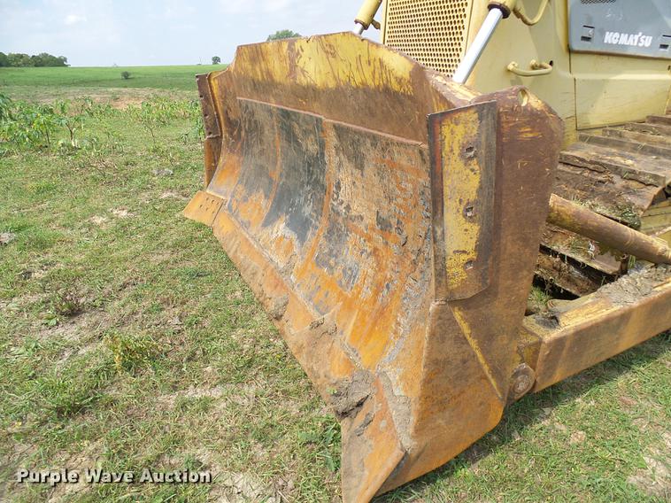 image for item DE5233 1993 Komatsu D65EX-12 dozer