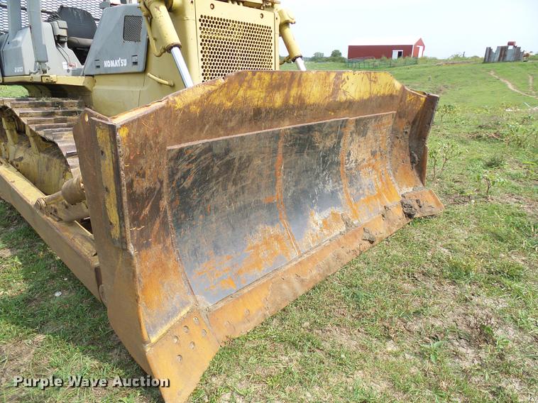image for item DE5233 1993 Komatsu D65EX-12 dozer
