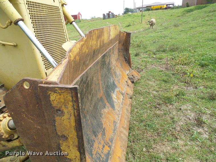 image for item DE5233 1993 Komatsu D65EX-12 dozer