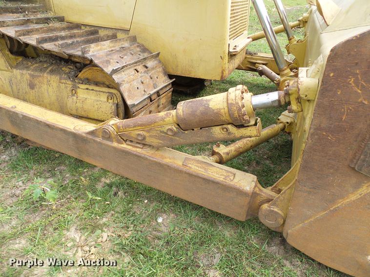 image for item DE5233 1993 Komatsu D65EX-12 dozer