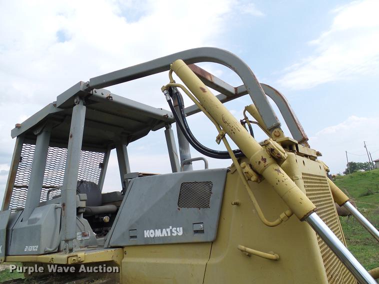 image for item DE5233 1993 Komatsu D65EX-12 dozer