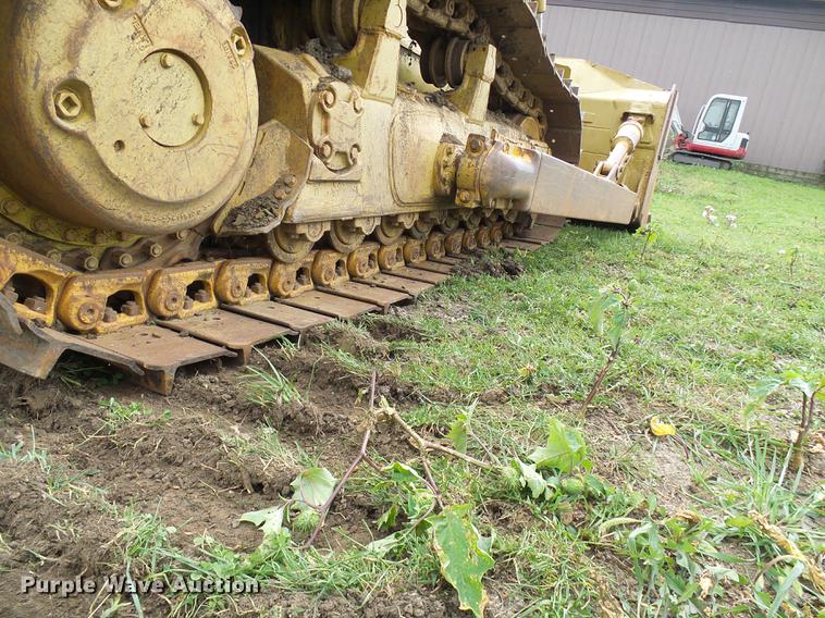 image for item DE5233 1993 Komatsu D65EX-12 dozer