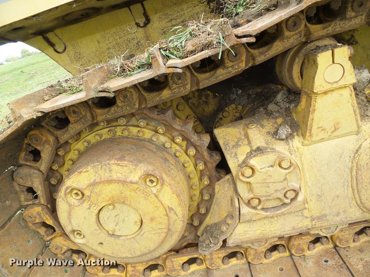 image for item DE5233 1993 Komatsu D65EX-12 dozer